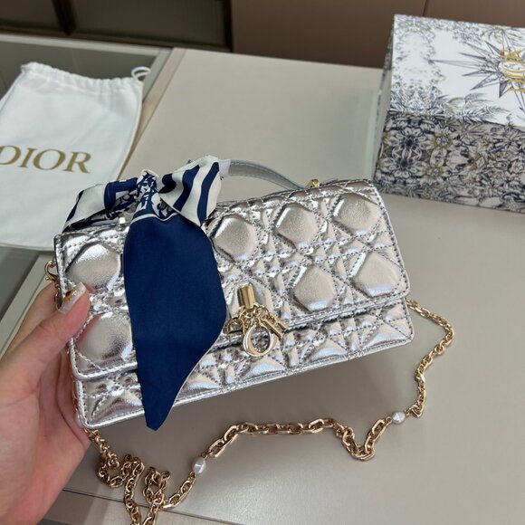 Dior Hand-held Bags, Chain Bags - Picture 1 of 9